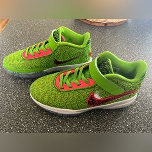 Nike LeBron XX green size 2Y